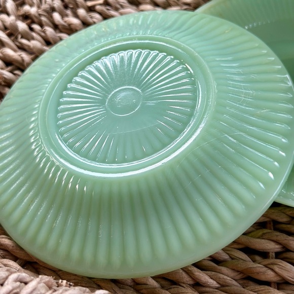 Jadeite Fire King, Anchor Hocking Saucers - Picture 2 of 7